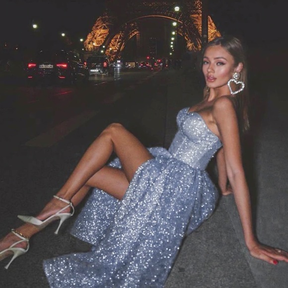 Brand new dresss - Picture 2 of 4